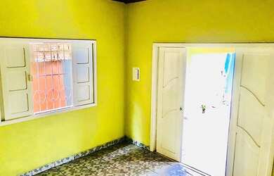 Imagem: A casa possui 3 Dormitórios, 1 Banheiro, 30m² de Área e Imóvel