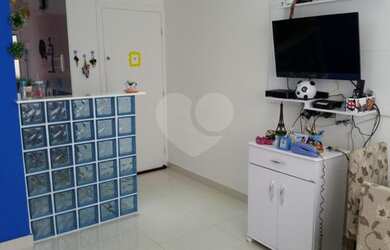 Imagem: O apartamento possui 2 Dormitórios, 1 Banheiro, 1 Vaga na garagem