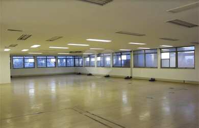 Imagem: O depósito possui 5 Vagas na garagem, 517m² de Área e está