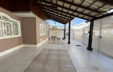 Imagem: A casa possui 5 Dormitórios, 4 Banheiros, 2 Vagas na garagem