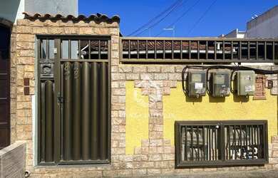 Imagem: A casa possui 2 Dormitórios, 2 Banheiros, 1 Vaga na garagem