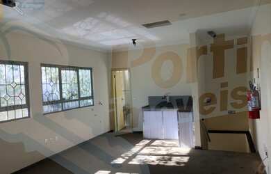 Imagem: O depósito possui 32m² de Área e está localizado em Centro