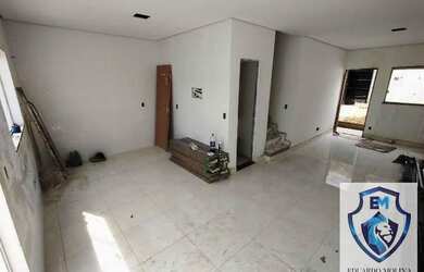 Imagem: A casa possui 3 Dormitórios, 3 Banheiros, 2 Vagas na garagem