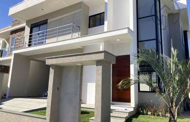 Imagem: A casa à venda possui 3 Dormitórios, 4 Banheiros, 2 Vagas