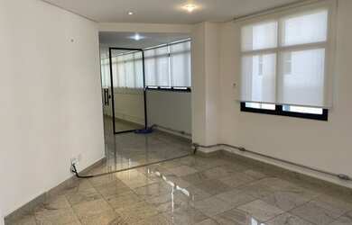 Imagem: O depósito possui 2 Vagas na garagem e 70m² de Área e está