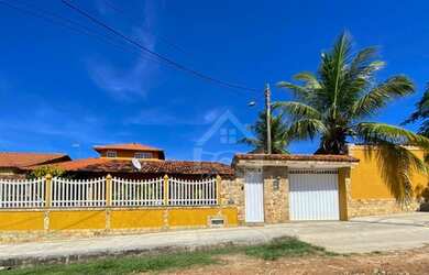 Imagem: A casa possui 5 Dormitórios, 4 Banheiros, 2 Vagas na garagem