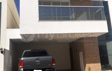 Imagem: A casa possui 3 Dormitórios, 4 Banheiros, 2 Vagas na garagem