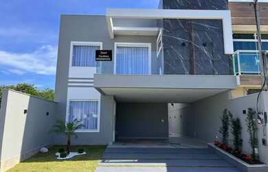 Imagem: A casa possui 3 Dormitórios, 3 Banheiros, 2 Vagas na garagem