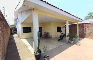 Imagem: A casa possui 2 Dormitórios, 2 Banheiros, 3 Vagas na garagem