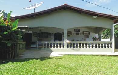 Imagem: A casa possui 3 Dormitórios, 3 Banheiros, 3 Vagas na garagem