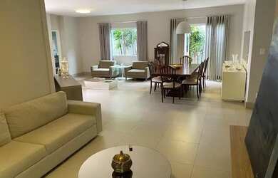 Imagem: A casa possui 2 Dormitórios, 3 Banheiros, 5 Vagas na garagem