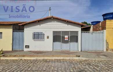 Imagem: A casa possui 2 Dormitórios, 1 Banheiro, 2 Vagas na garagem