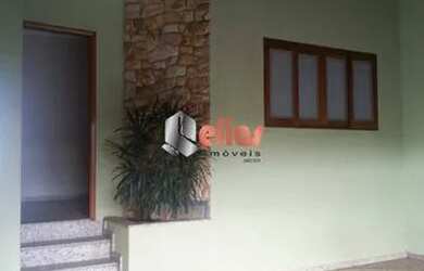 Imagem: A casa possui 3 Dormitórios, 4 Banheiros, 2 Vagas na garagem