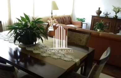 Imagem: A casa possui 4 Dormitórios, 5 Banheiros, 271m² de Área e