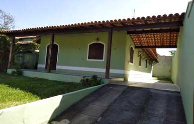 Imagem: A casa possui 3 Dormitórios, 2 Banheiros, 2 Vagas na garagem