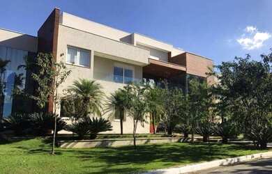 Imagem: A casa em condomínio possui 5 Dormitórios, 5 Banheiros, 5