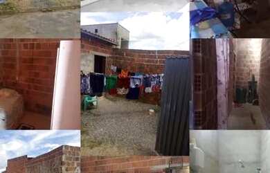 Imagem: A casa possui 1 Dormitório, 1 Banheiro, 1 Vaga na garagem e