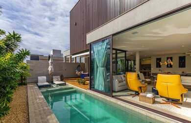 Imagem: A casa em condomínio possui 4 Dormitórios, 5 Banheiros, 4