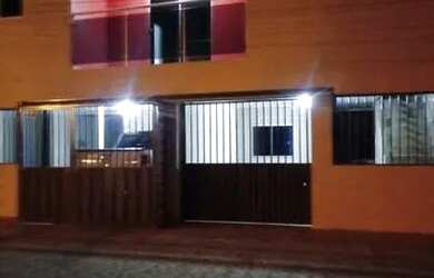 Imagem: A casa possui 5 Dormitórios, 4 Banheiros, 2 Vagas na garagem