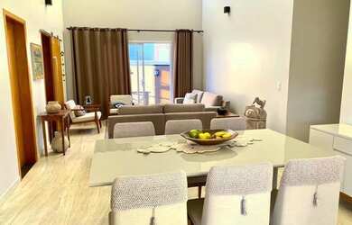 Imagem: A casa em condomínio possui 4 Dormitórios, 2 Banheiros, 5