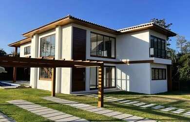 Imagem: A casa em condomínio possui 4 Dormitórios, 5 Banheiros, 4