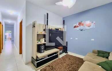 Imagem: A casa possui 2 Dormitórios, 2 Banheiros, 3 Vagas na garagem