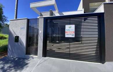 Imagem: A casa possui 3 Dormitórios, 2 Vagas na garagem e está localizado