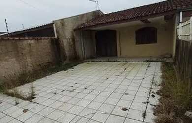 Imagem: A casa possui 3 Dormitórios, 1 Banheiro, 3 Vagas na garagem