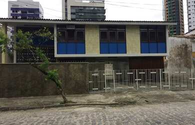 Imagem: A casa possui 3 Dormitórios, 3 Banheiros, 5 Vagas na garagem