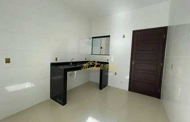 Imagem: A casa possui 3 Dormitórios, 2 Banheiros, 2 Vagas na garagem