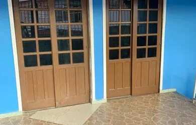 Imagem: A casa possui 3 Dormitórios, 1 Banheiro e está localizado