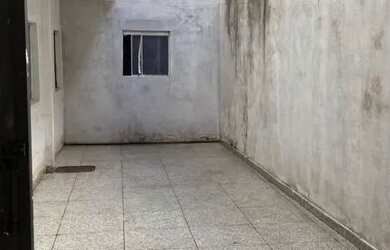 Imagem: A casa possui 3 Dormitórios, 1 Banheiro e está localizado