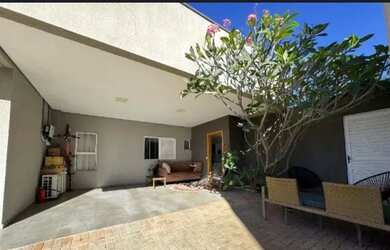 Imagem: A casa em condomínio possui 3 Dormitórios, 2 Banheiros, 3