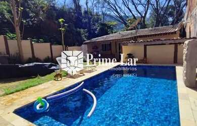 Imagem: A casa possui 2 Dormitórios, 1 Banheiro, 2 Vagas na garagem