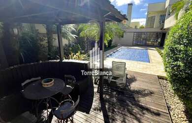 Imagem: A casa possui 1 Dormitório, 5 Banheiros, 4 Vagas na garagem