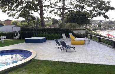 Imagem: A casa possui 5 Dormitórios, 1 Banheiro, 3 Vagas na garagem