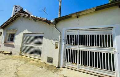 Imagem: A casa possui 2 Dormitórios, 2 Banheiros, 1 Vaga na garagem