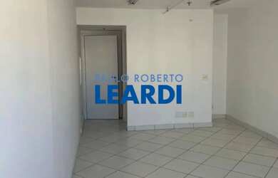 Imagem: O depósito possui 1 Vaga na garagem, 27m² de Área e está