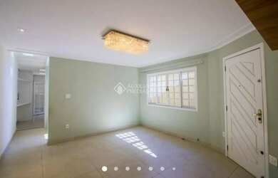 Imagem: A casa possui 5 Dormitórios, 5 Banheiros, 2 Vagas na garagem