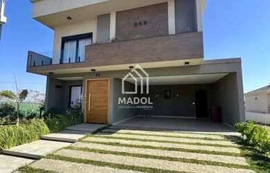 Imagem: A casa em condomínio possui 4 Dormitórios, 5 Banheiros, 2