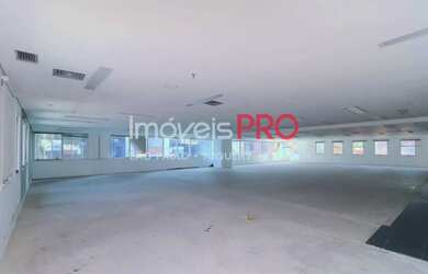 Imagem: O depósito para alugar possui 5 Vagas na garagem e 416m² de