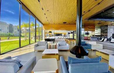 Imagem: A casa em condomínio possui 5 Dormitórios, 5 Banheiros, 5