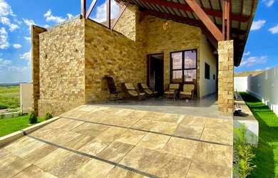 Imagem: A casa em condomínio possui 3 Dormitórios, 4 Banheiros, 2