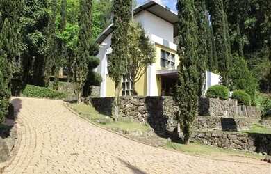 Imagem: A casa em condomínio possui 3 Dormitórios, 3 Banheiros, 5