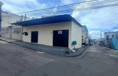 Imagem: A casa possui 5 Dormitórios, 3 Banheiros, 2 Vagas na garagem