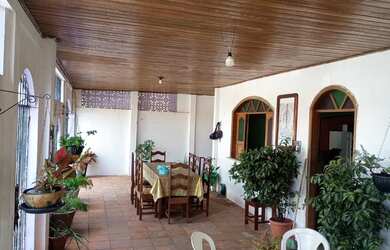 Imagem: A casa possui 3 Dormitórios, 3 Banheiros, 1 Vaga na garagem