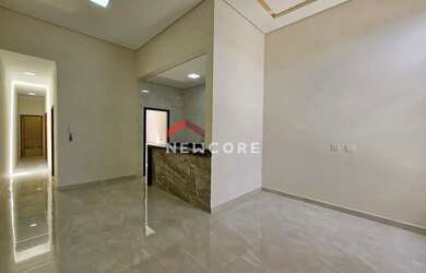 Imagem: A casa possui 3 Dormitórios, 2 Banheiros, 2 Vagas na garagem