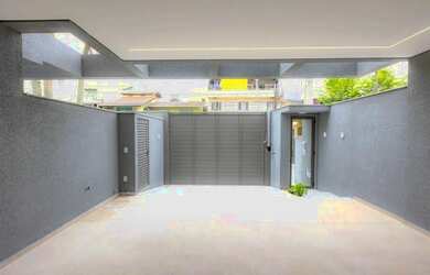 Imagem: A casa possui 4 Dormitórios, 4 Banheiros, 2 Vagas na garagem