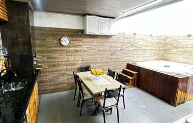 Imagem: A casa em condomínio possui 3 Dormitórios, 2 Banheiros, 4