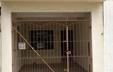 Imagem: A casa possui 2 Dormitórios, 2 Banheiros, 1 Vaga na garagem